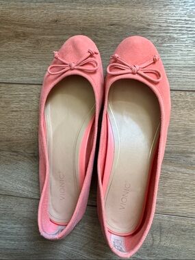 Vionic Coral Pink Suede Ballet Flats with Bow Accent — size 10, worn once!